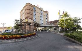 Monte Carlo Inn Airport Suites